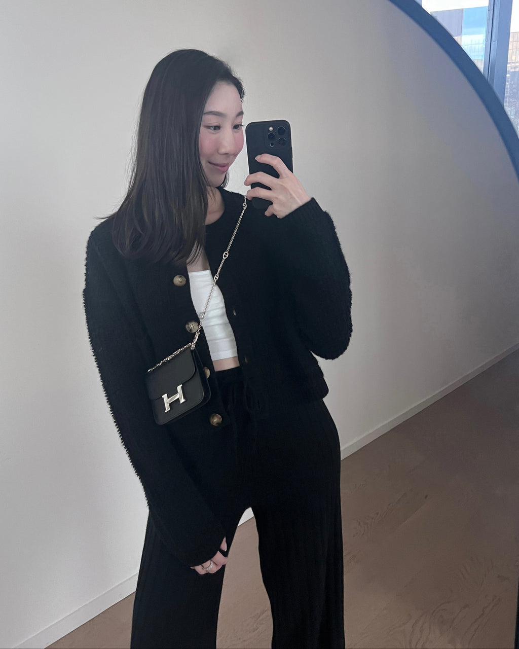 短版纯山羊绒圈圈纱开衫 (黑)